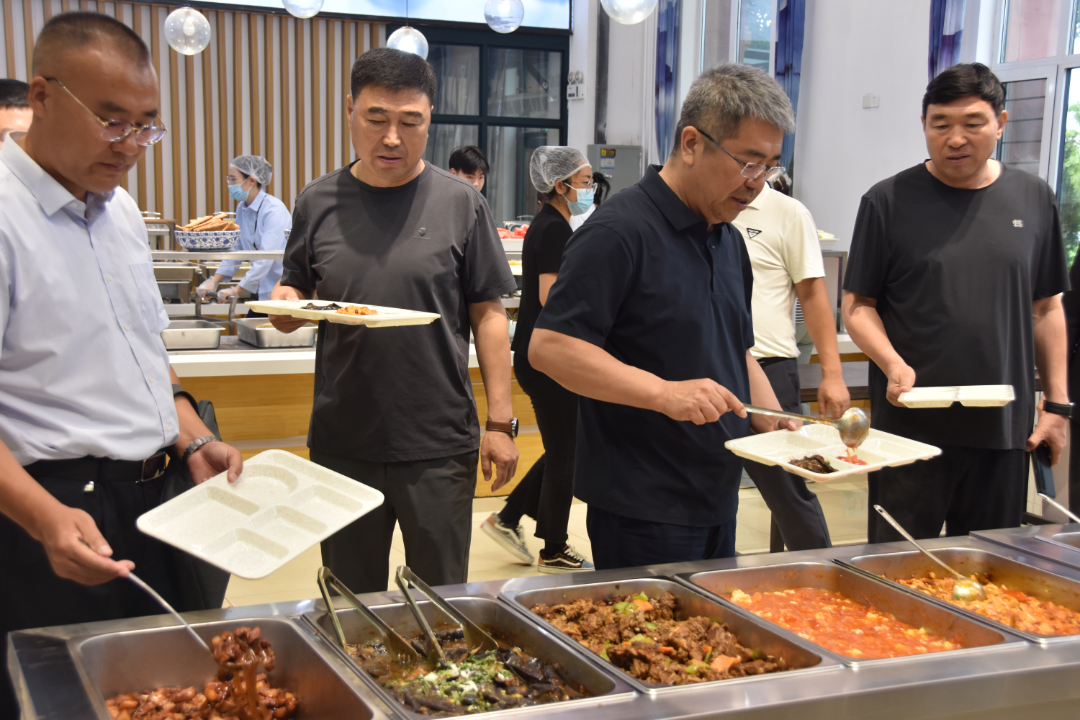 leyu乐鱼手机官网入口开展新学期校领导陪餐活动