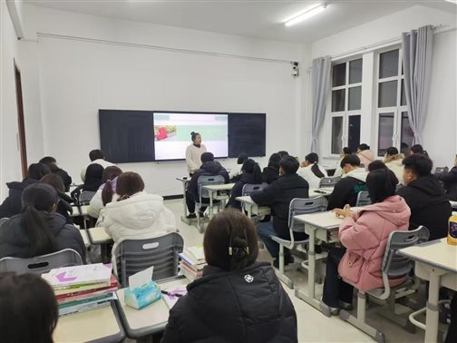 24级会计与大数据二班3.25”善爱我“班会照片