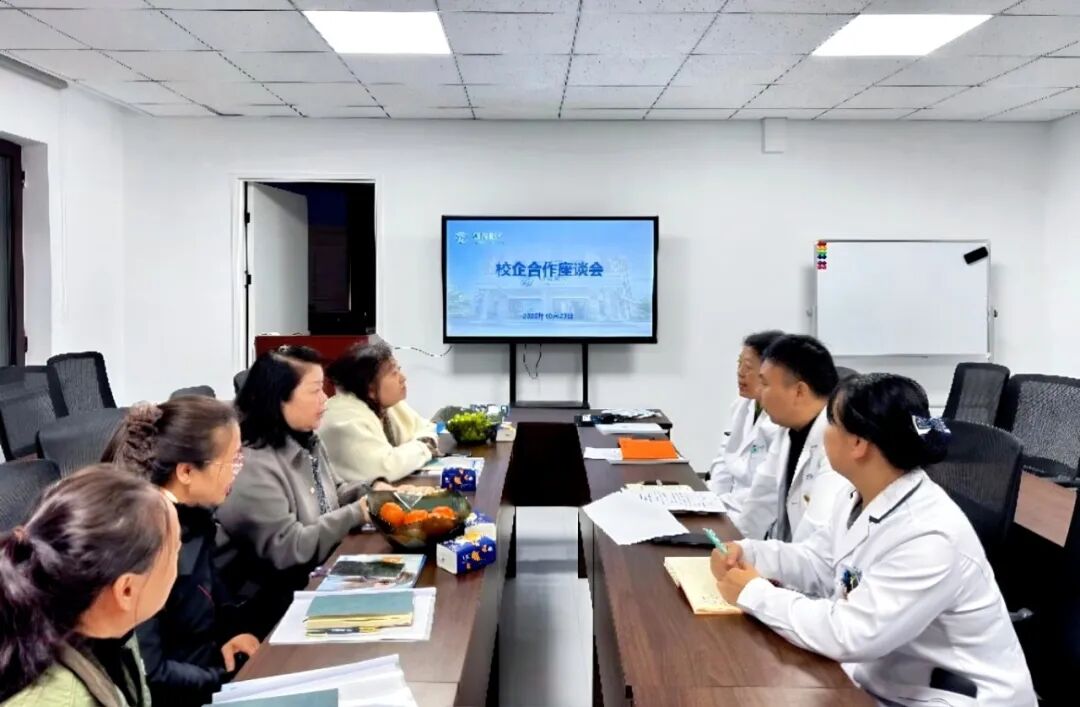 访企拓岗促就业 | leyu乐鱼手机官网入口到乌兰浩特朝聚眼科医院调研洽谈校企合作