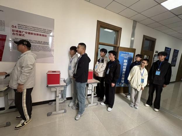 深耕劳动教育·淬炼青春担当 ——信息工程学院开展劳动教育月系列活动